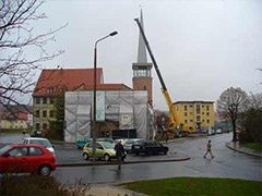 Einsetzen der Stahlkonstruktion